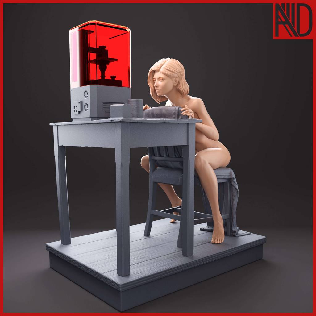 P站图纸印象馆 正在打印3D模型的女孩 正在打印3D模型的女孩